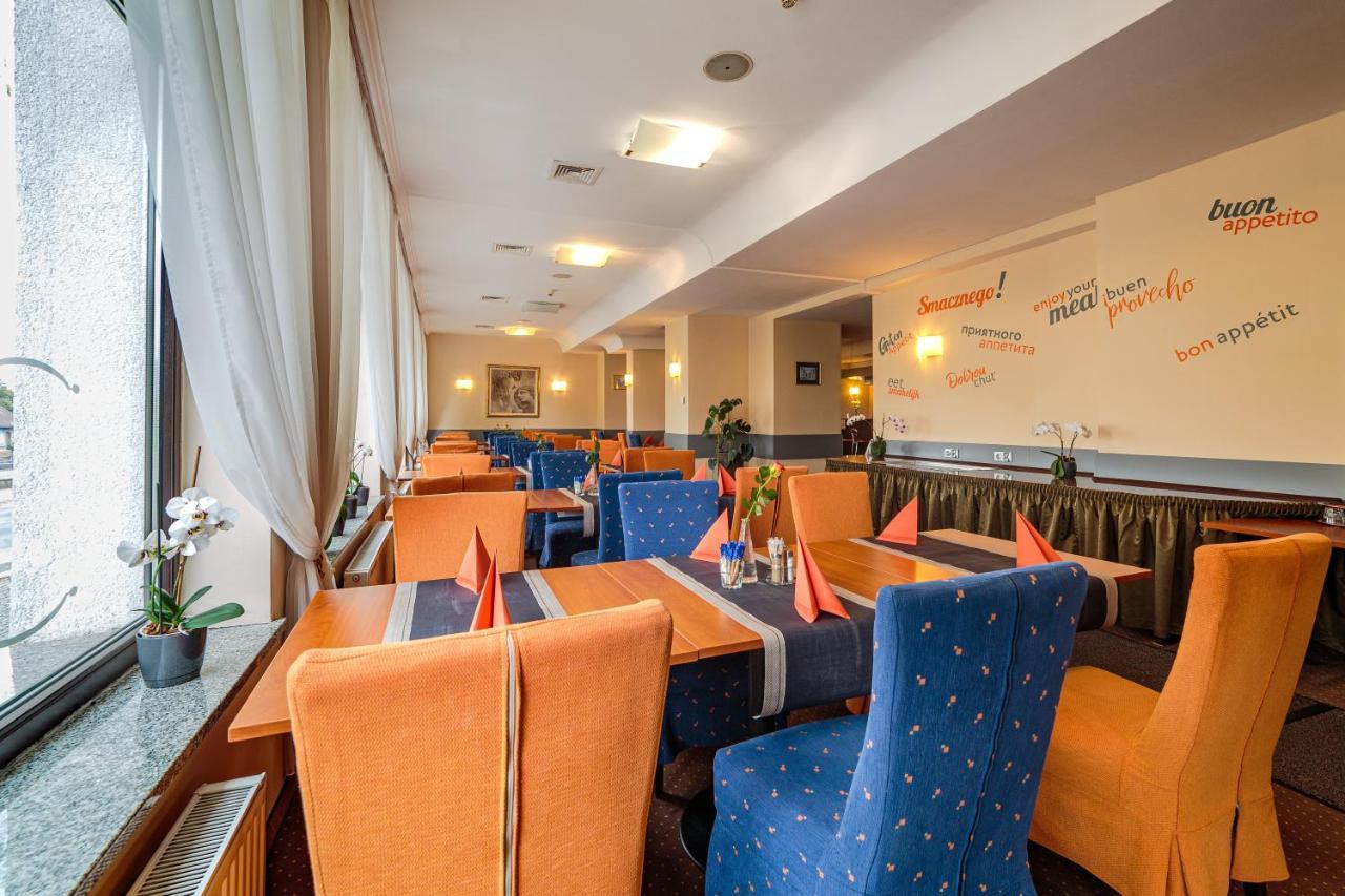 Hotel Fenix Jelenia Góra Exteriör bild