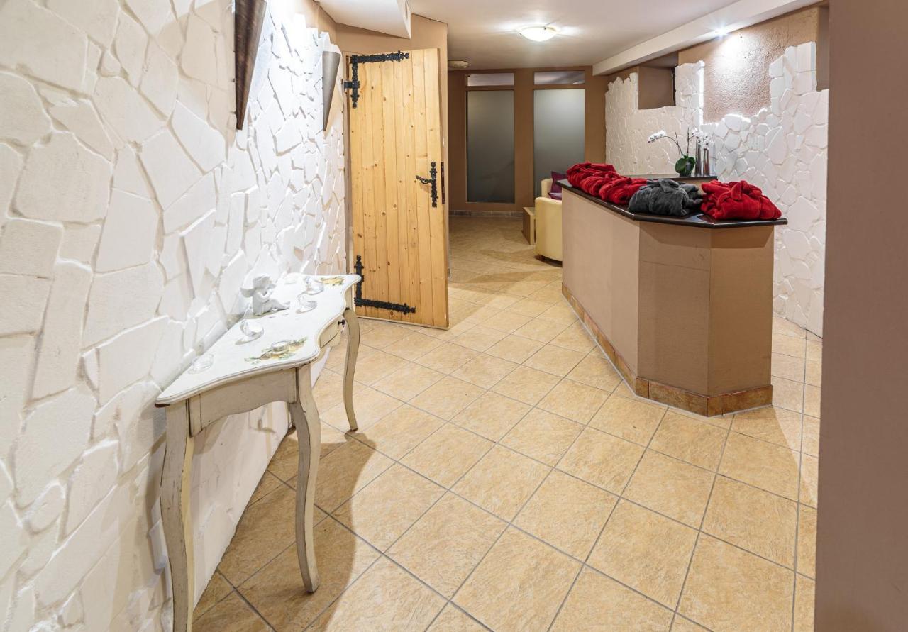 Hotel Fenix Jelenia Góra Exteriör bild