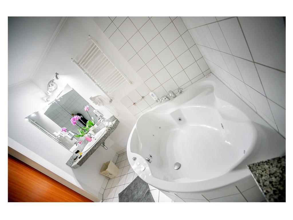 Hotel Fenix Jelenia Góra Rum bild