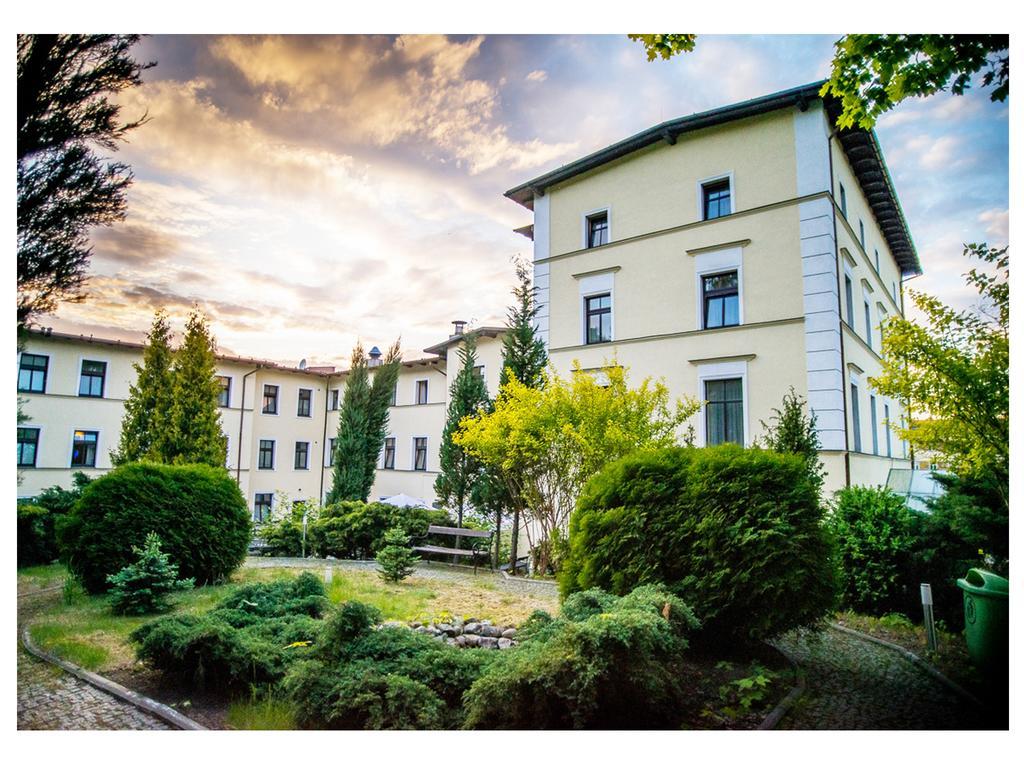 Hotel Fenix Jelenia Góra Exteriör bild